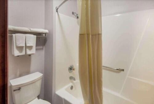 Quality Inn & Suites Cincinnati I-275 Springdale Eksteriør bilde
