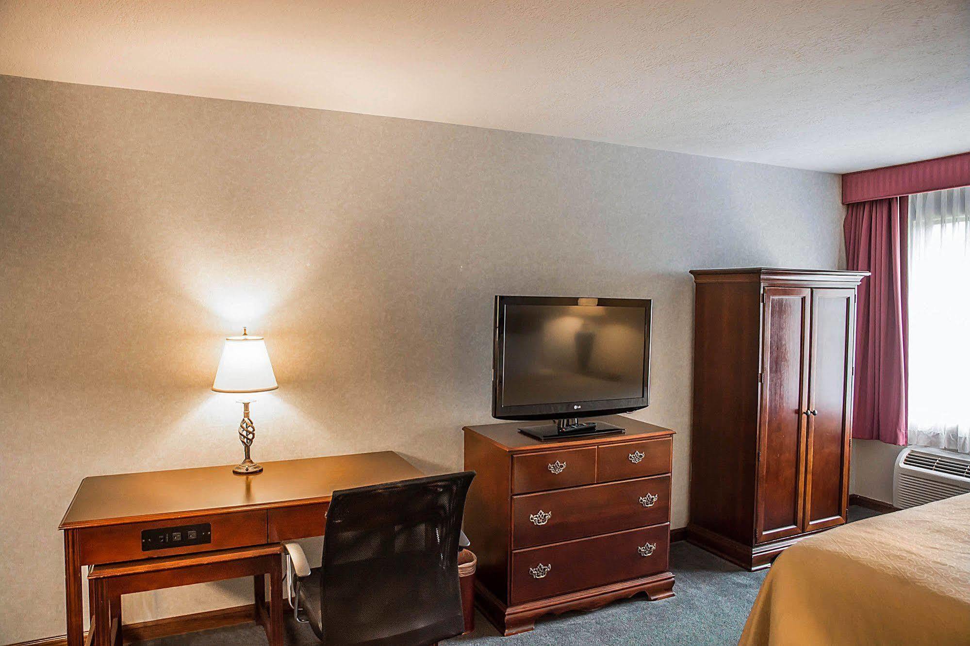 Quality Inn & Suites Cincinnati I-275 Springdale Eksteriør bilde